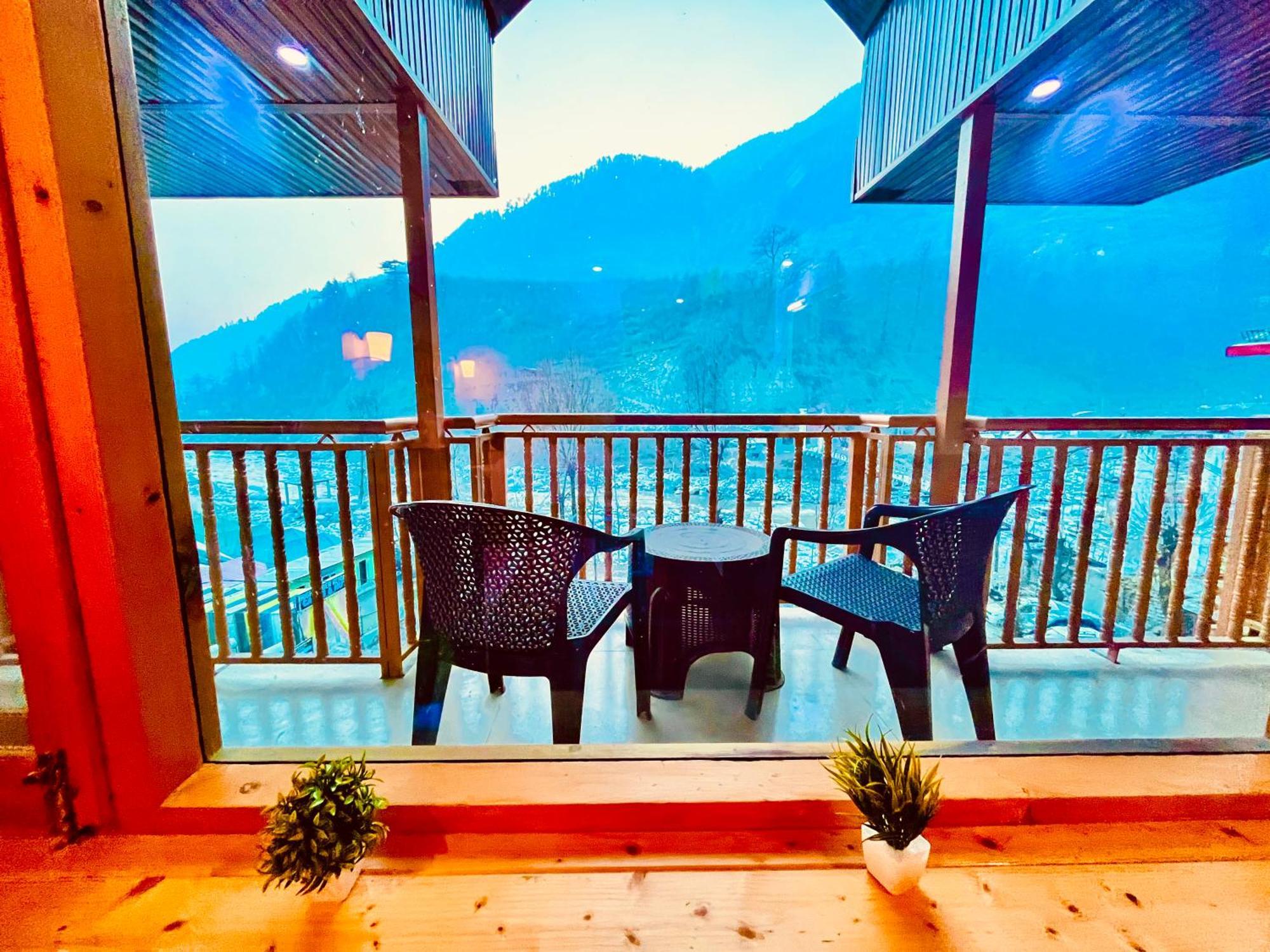 Himalayan Fort Resort, Manali - ! Riverside Property !! Big Lawn With Bonfire !! Best Selling !! Scenic River & Mountais View !! Big Parking !! Luxury Balcony Rooms !! Playing Zone !! Property Of The Year ! M 98160-43600 מראה חיצוני תמונה