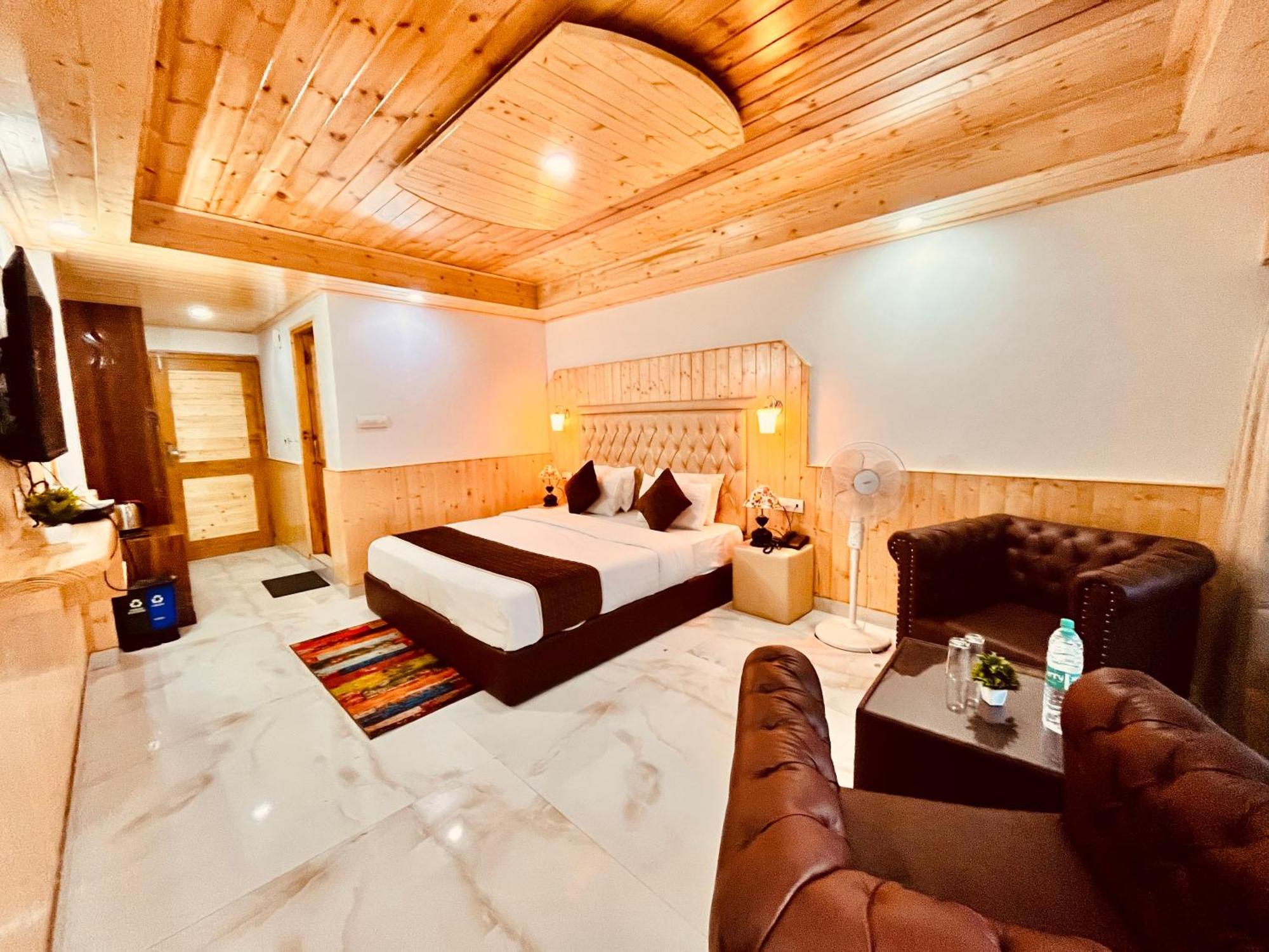 Himalayan Fort Resort, Manali - ! Riverside Property !! Big Lawn With Bonfire !! Best Selling !! Scenic River & Mountais View !! Big Parking !! Luxury Balcony Rooms !! Playing Zone !! Property Of The Year ! M 98160-43600 מראה חיצוני תמונה