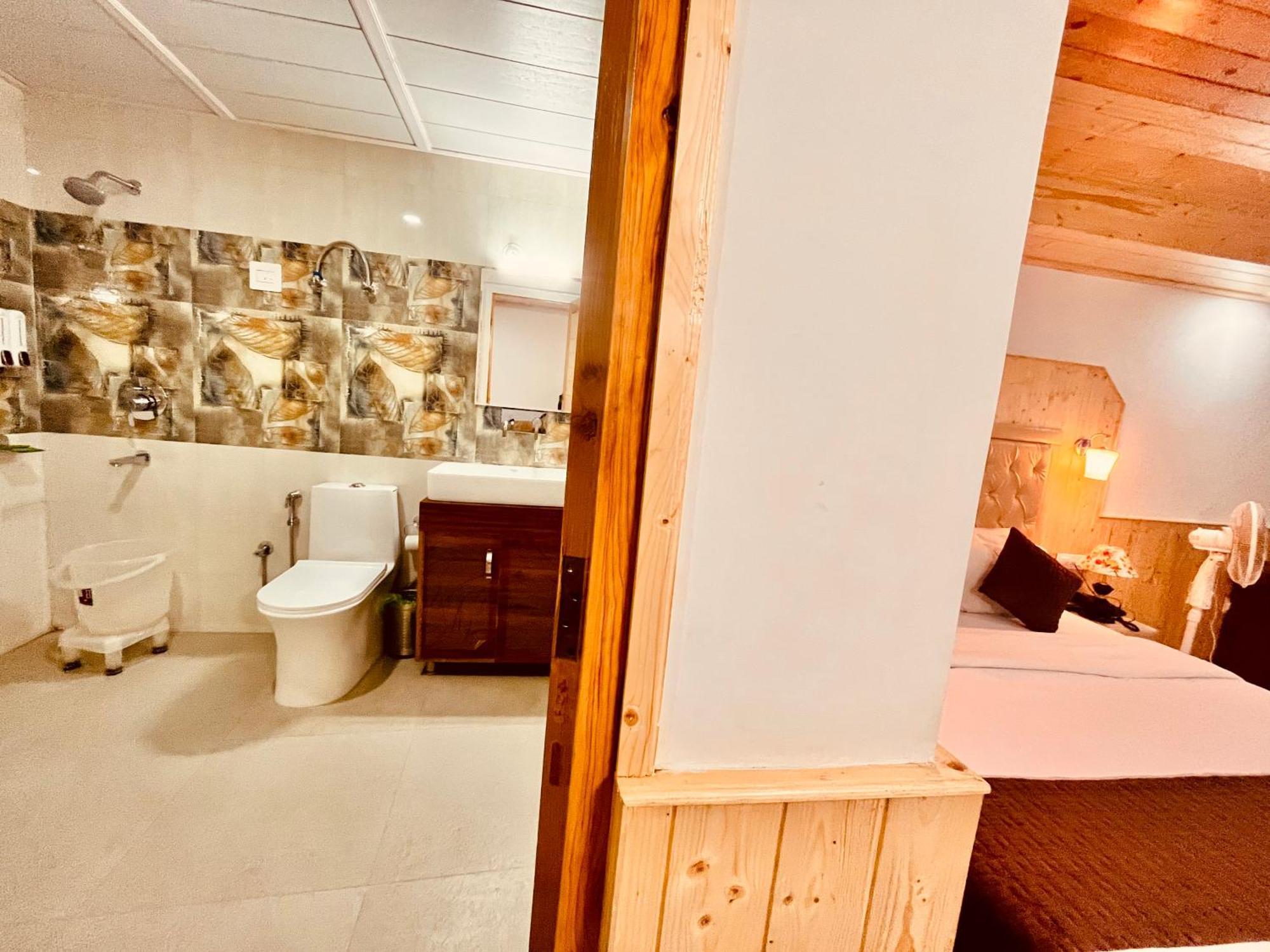 Himalayan Fort Resort, Manali - ! Riverside Property !! Big Lawn With Bonfire !! Best Selling !! Scenic River & Mountais View !! Big Parking !! Luxury Balcony Rooms !! Playing Zone !! Property Of The Year ! M 98160-43600 מראה חיצוני תמונה