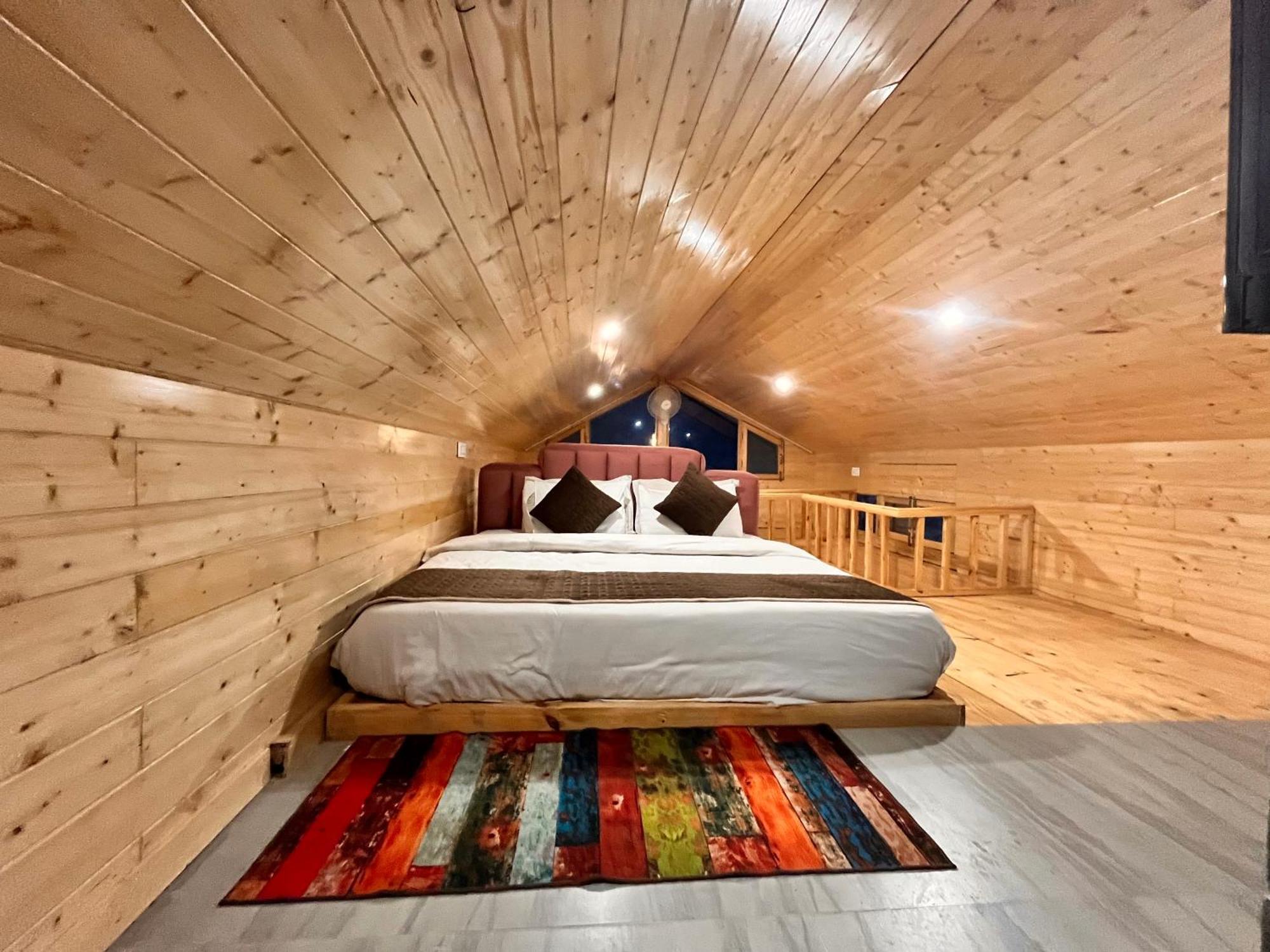 Himalayan Fort Resort, Manali - ! Riverside Property !! Big Lawn With Bonfire !! Best Selling !! Scenic River & Mountais View !! Big Parking !! Luxury Balcony Rooms !! Playing Zone !! Property Of The Year ! M 98160-43600 מראה חיצוני תמונה