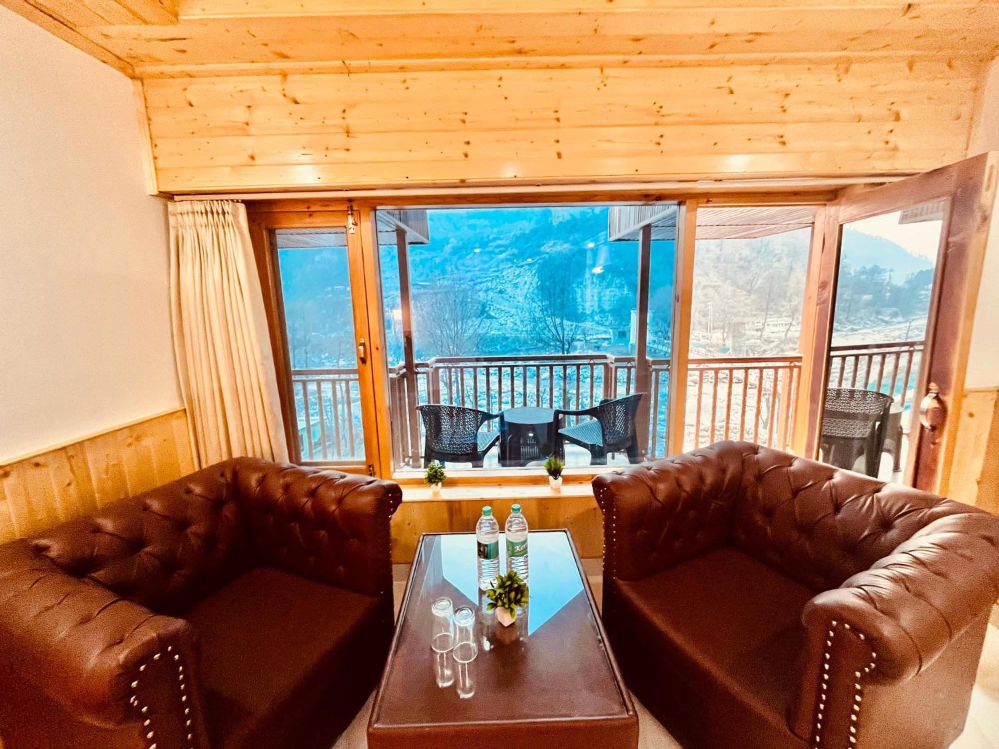 Himalayan Fort Resort, Manali - ! Riverside Property !! Big Lawn With Bonfire !! Best Selling !! Scenic River & Mountais View !! Big Parking !! Luxury Balcony Rooms !! Playing Zone !! Property Of The Year ! M 98160-43600 מראה חיצוני תמונה