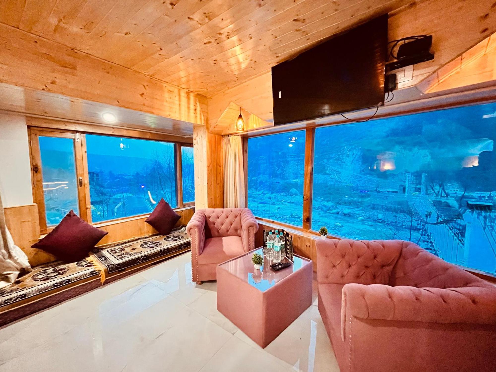 Himalayan Fort Resort, Manali - ! Riverside Property !! Big Lawn With Bonfire !! Best Selling !! Scenic River & Mountais View !! Big Parking !! Luxury Balcony Rooms !! Playing Zone !! Property Of The Year ! M 98160-43600 מראה חיצוני תמונה